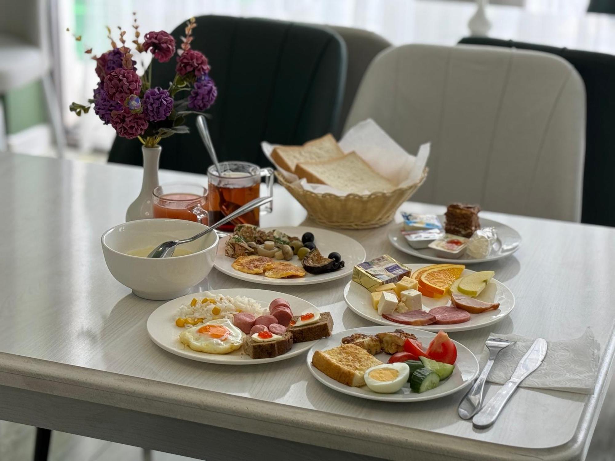 Resident Hotel Tashkent Ngoại thất bức ảnh