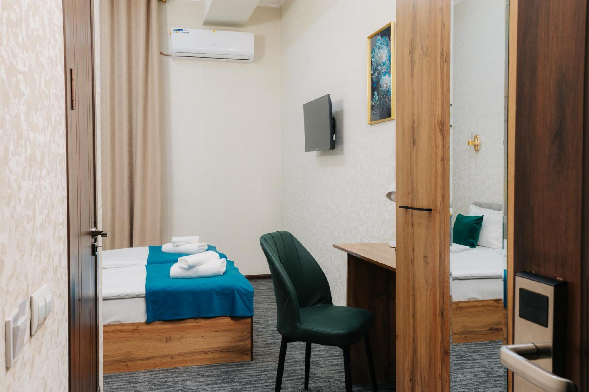 Resident Hotel Tashkent Ngoại thất bức ảnh